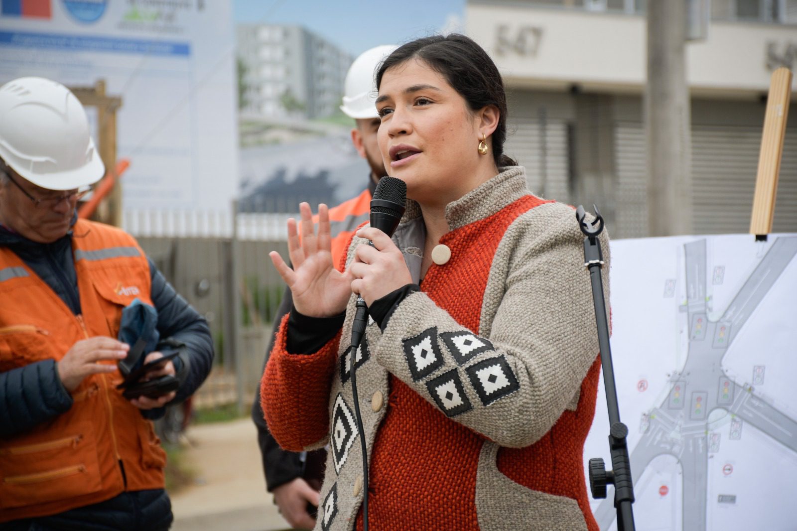 AVANZANDO EN SEGURIDAD VIAL: VECINOS DE PEÑABLANCA CELEBRAN EL INICIO DE OBRAS DEL PROYECTO DE SEMAFORIZACIÓN DE BERNARDO LEIGHTON