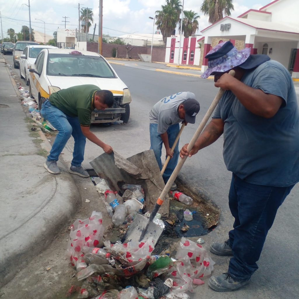 Agilizan R. Ayuntamiento de Reynosa y COMAPA labores de desazolve – Administración Municipal Reynosa 2021-2024