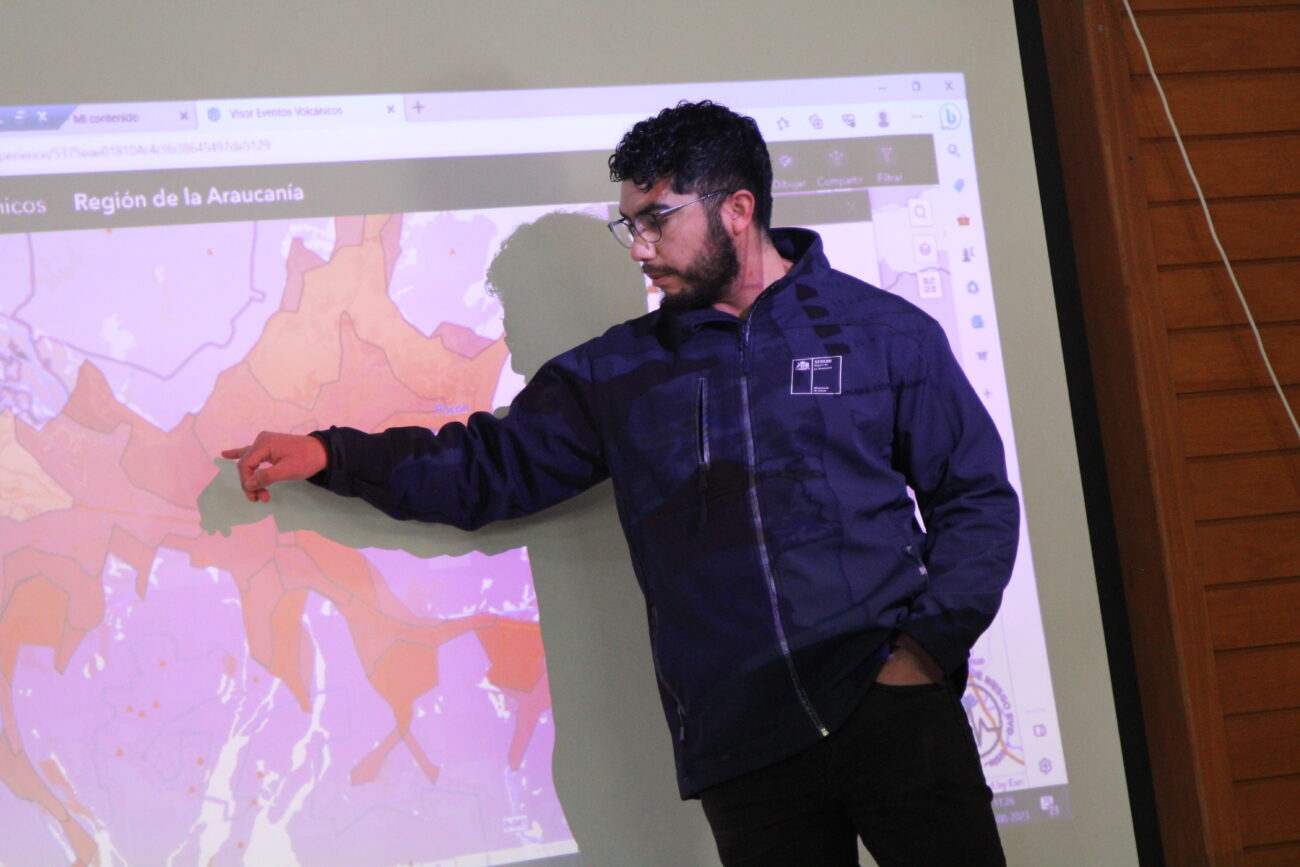 EN PUCÓN COORDINAN SIMULACRO DE EVACUACIÓN LACUSTRE PARA PACIENTES CRÍTICOS ANTE UNA ERUPCIÓN VOLCÁNICA – Website de la Municipalidad de Pucón