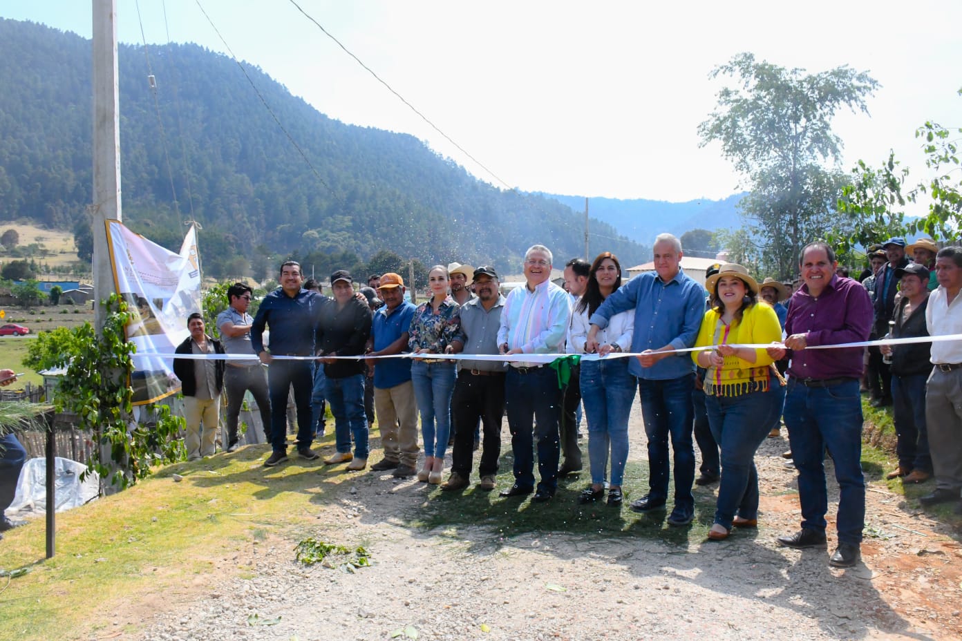 ENTREGA ALCALDE MDO OBRA DE AMPLIACIÓN DE RED ELÉCTRICA EN LA COMUNIDAD DE MITZITON – H. Ayuntamiento de San Cristóbal de Las Casas