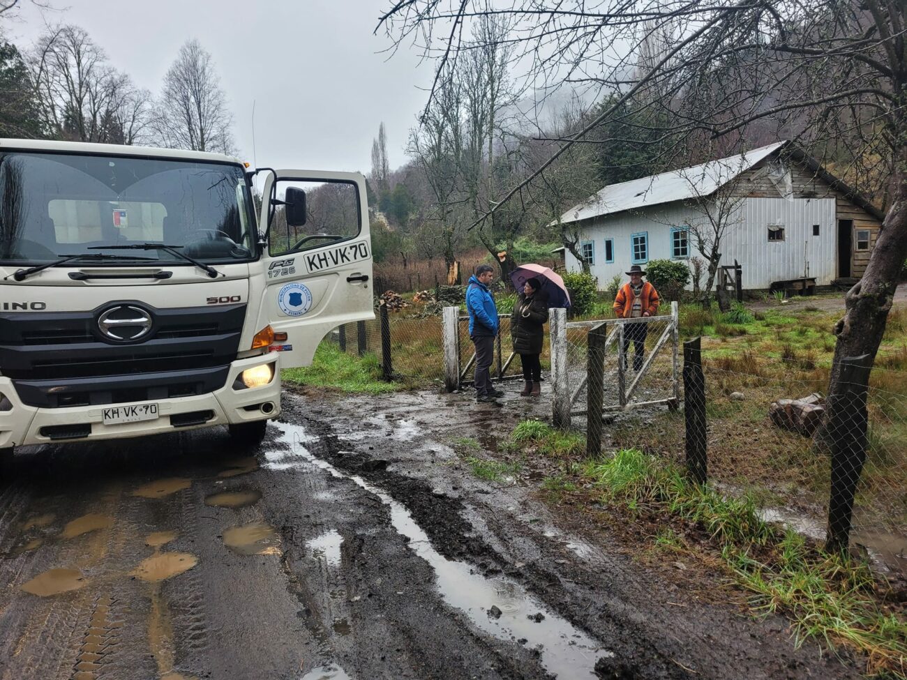 MUNICIPALIDAD DE PUCÓN A TRAVÉS DE DIDECO TRABAJÓ EN TERRENO ANTE DIFICULTADES GENERADAS POR SISTEMA FRONTAL EN LA COMUNA