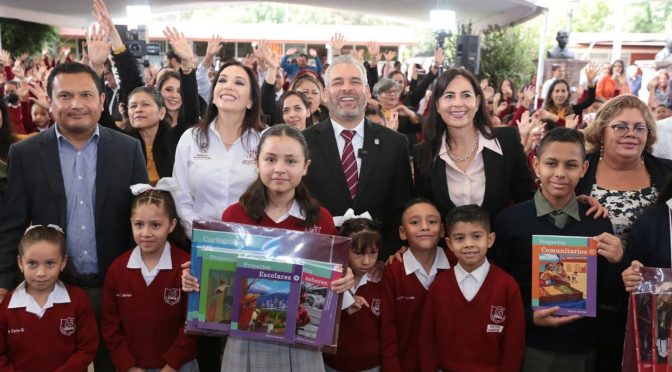 Nuevos libros de texto promueven una pedagogía activa: Bedolla