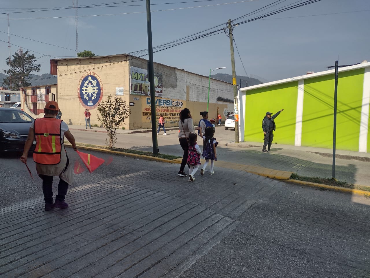 RESPALDAN PADRES DE FAMILIA ACCIONES PARA GARANTIZAR SEGURIDAD VIAL EN ESCUELAS DE SCLC – H. Ayuntamiento de San Cristóbal de Las Casas