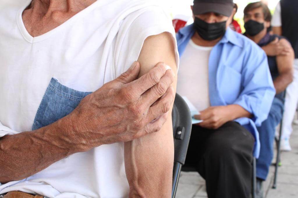 Suman 83 mil adultos mayores vacunados contra SARS-COV-2