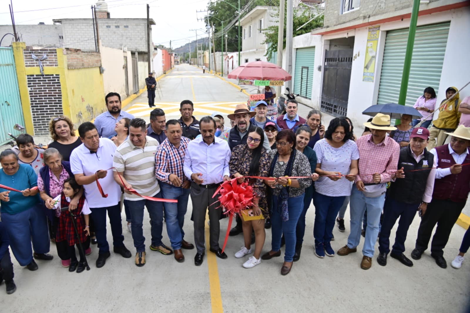 Boletín 188.- Miguel Gutiérrez entrega dos pavimentaciones por 9.7 millones de pesos