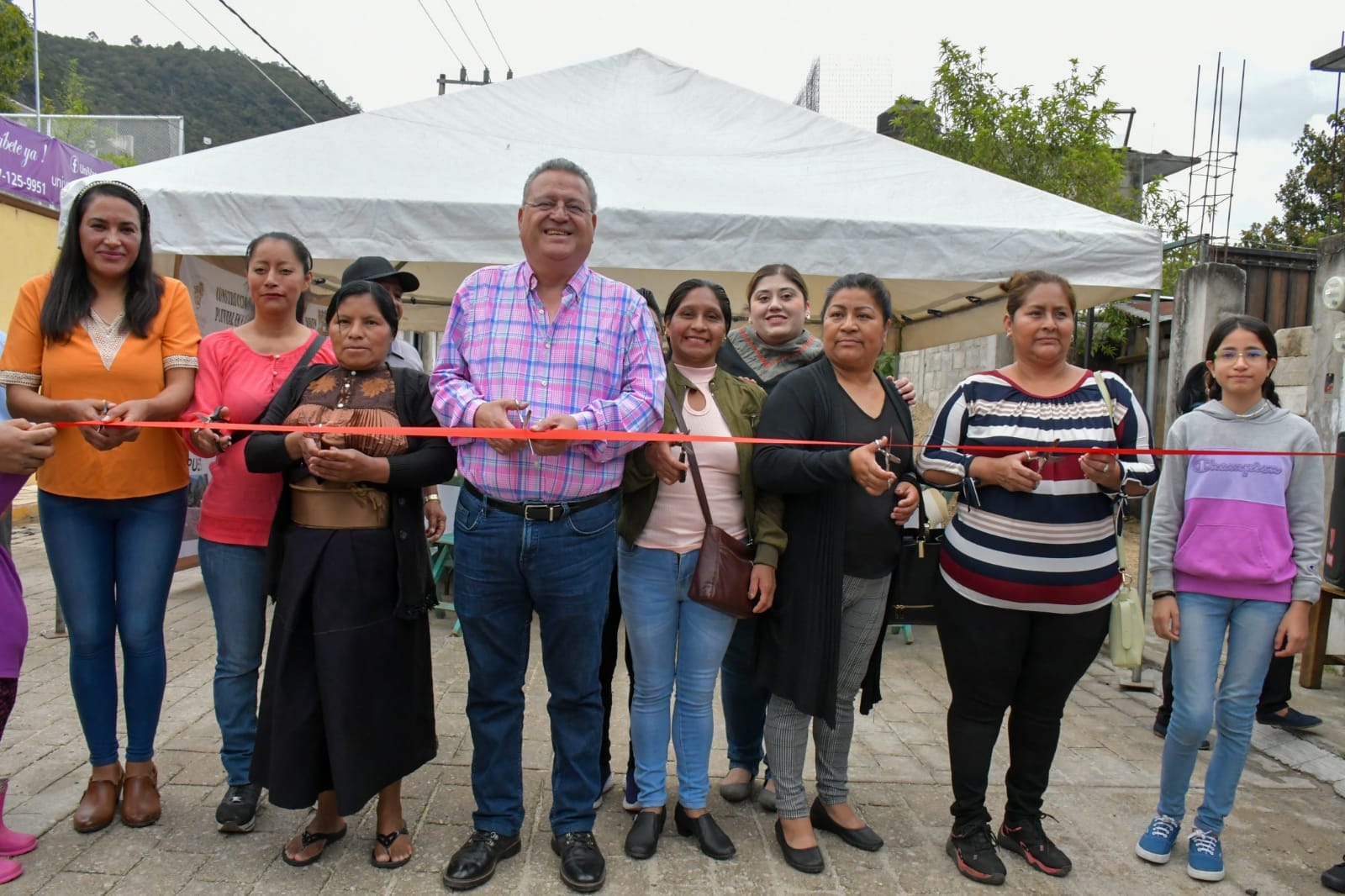 ENTREGA ALCALDE MDO OBRA DE MURO DE CONTENCIÓN Y DREN PLUVIAL EN LA COLONIA SAN FRANCISCO. – H. Ayuntamiento de San Cristóbal de Las Casas