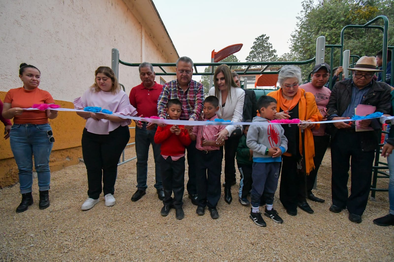 INAUGURA ALCALDE MDO OBRA DE ALUMBRADO PÚBLICO EN EL BARRIO SANTA CRUZ LA GARITA. – H. Ayuntamiento de San Cristóbal de Las Casas