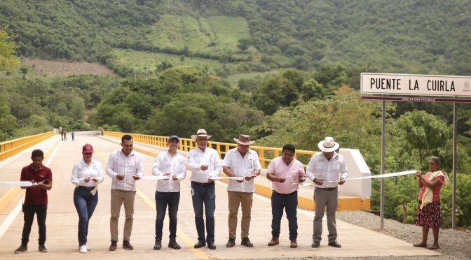 Inaugura Bedolla puente La Cuirla; obra que conecta a 8 comunidades de Aquila