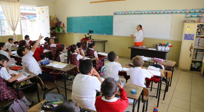 SEE fortalece escuelas del oriente; envía 31 docentes a Zitácuaro