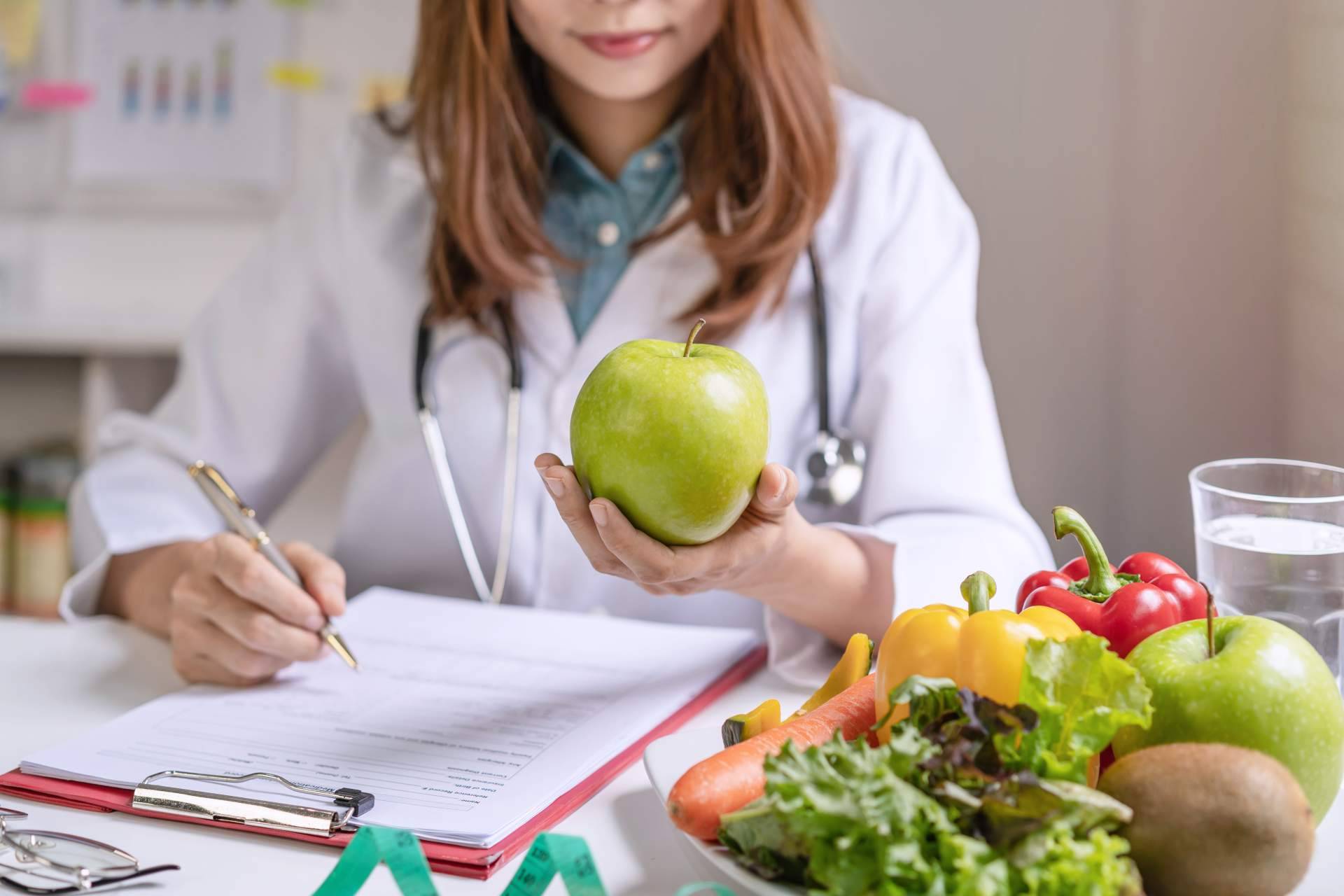 Quela sobre las diferencias entre un nutriólogo y un nutricionista