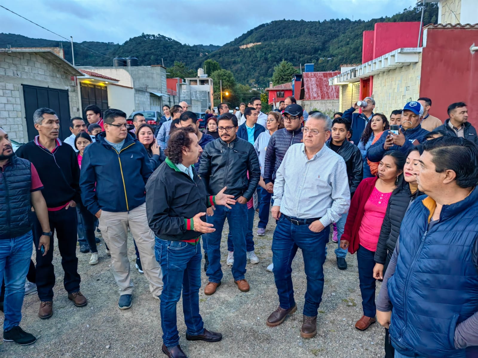 ALCALDE MDO VISITA Y ESCUCHA A LOS VECINOS DE LA COLONIA CAMPUS III. – H. Ayuntamiento de San Cristóbal de Las Casas