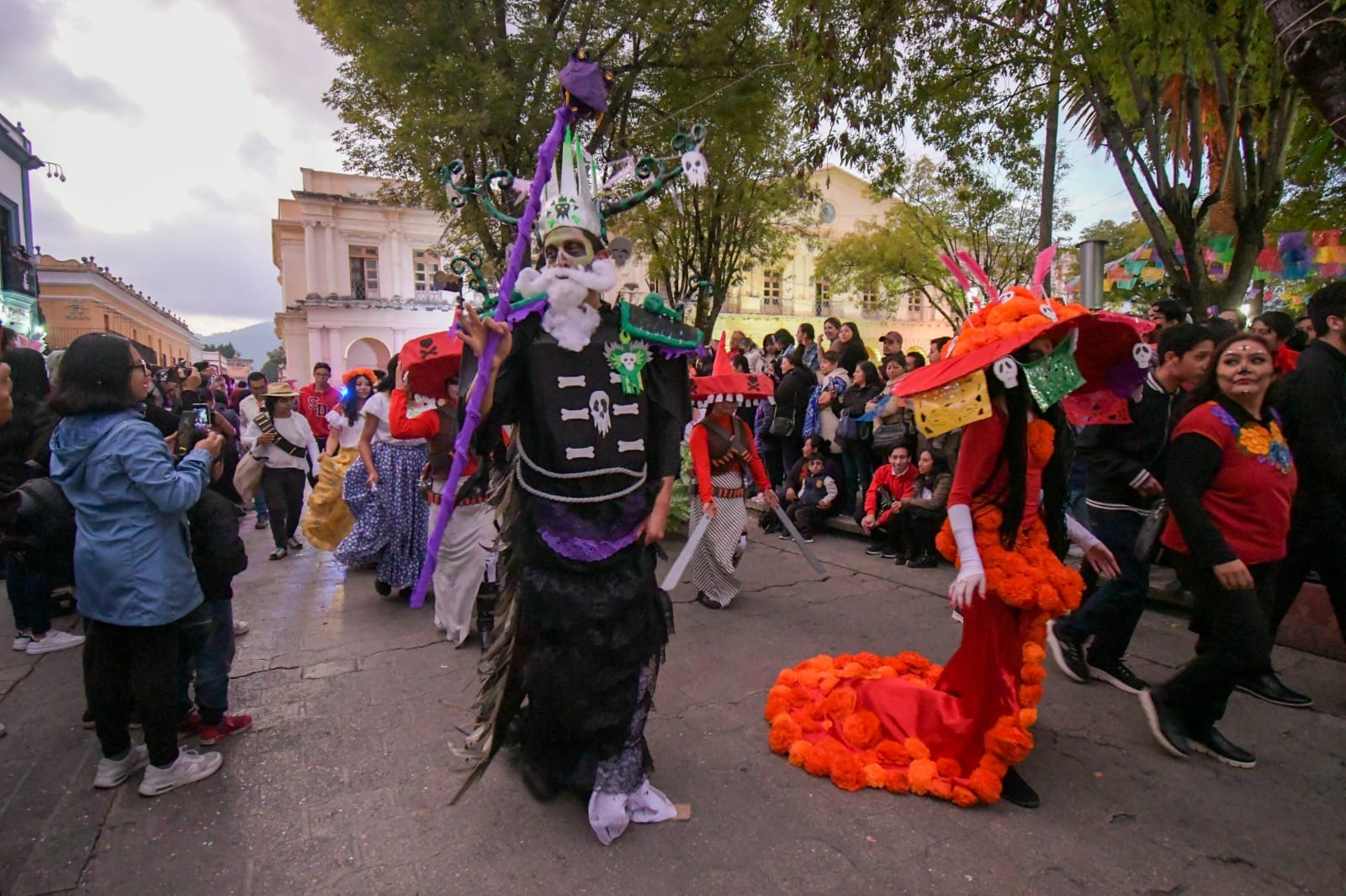 AYUNTAMIENTO DE SCLC REALIZA DESFILE DE CATRINES Y CATRINAS. – H. Ayuntamiento de San Cristóbal de Las Casas