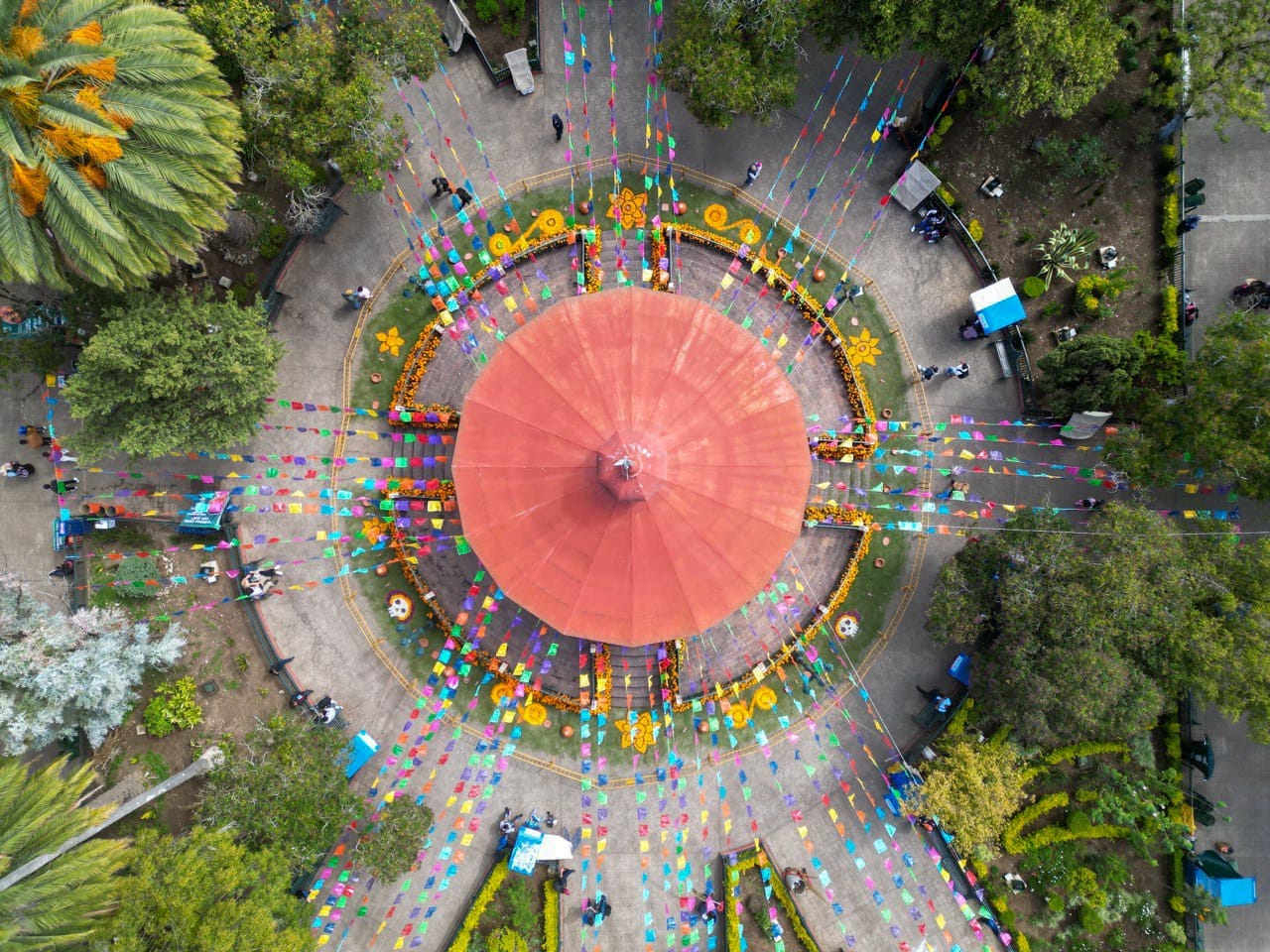 SAN CRISTÓBAL DE LAS CASAS SE LLENA DE VIDA Y TRADICIÓN EN VÍSPERAS DEL DÍA DE MUERTOS. – H. Ayuntamiento de San Cristóbal de Las Casas