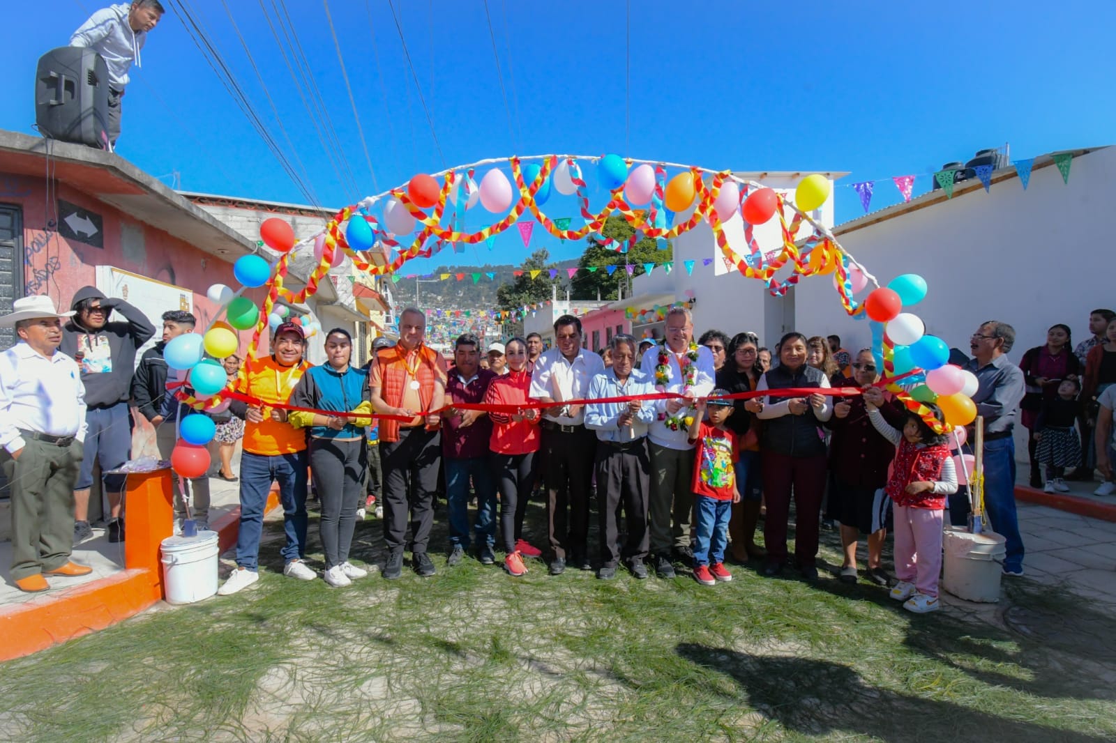 HABITANTES DEL BARRIO DE TLAXCALA FUERON BENEFICIADOS CON OBRA DE PAVIMENTACIÓN CONCRETO HIDRÁULICO. – H. Ayuntamiento de San Cristóbal de Las Casas