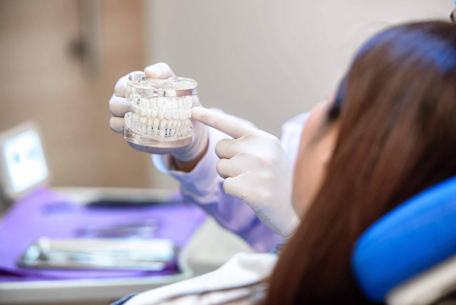 La importancia de tener una dentadura completa y sana, por la clínica Eira Dental