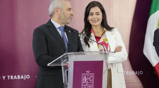 Anuncia Bedolla 326 mil becas Benito Juárez en 2024 para Michoacán