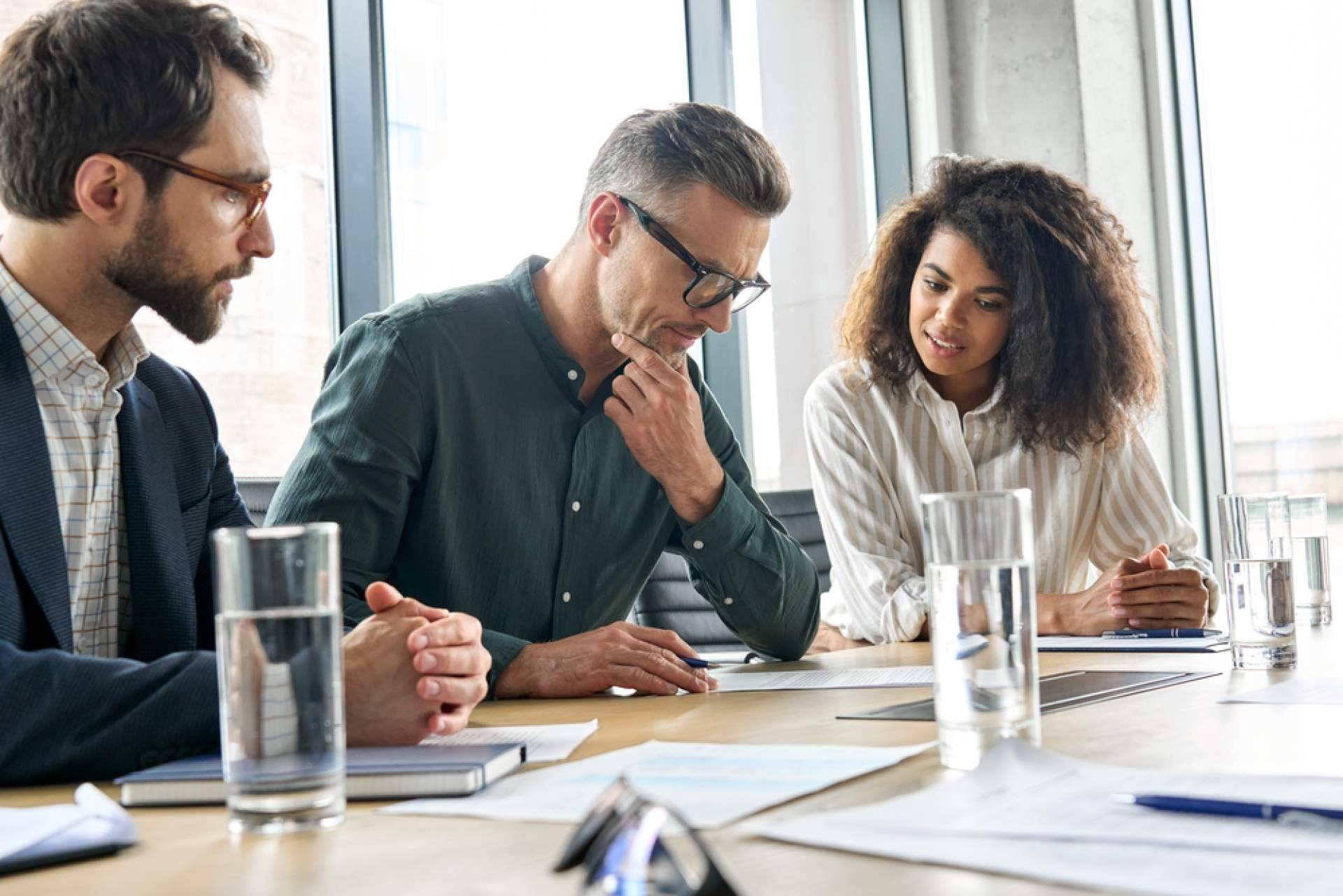 Servicios financieros de intermediación, con el equipo de especialistas de rematadas.com