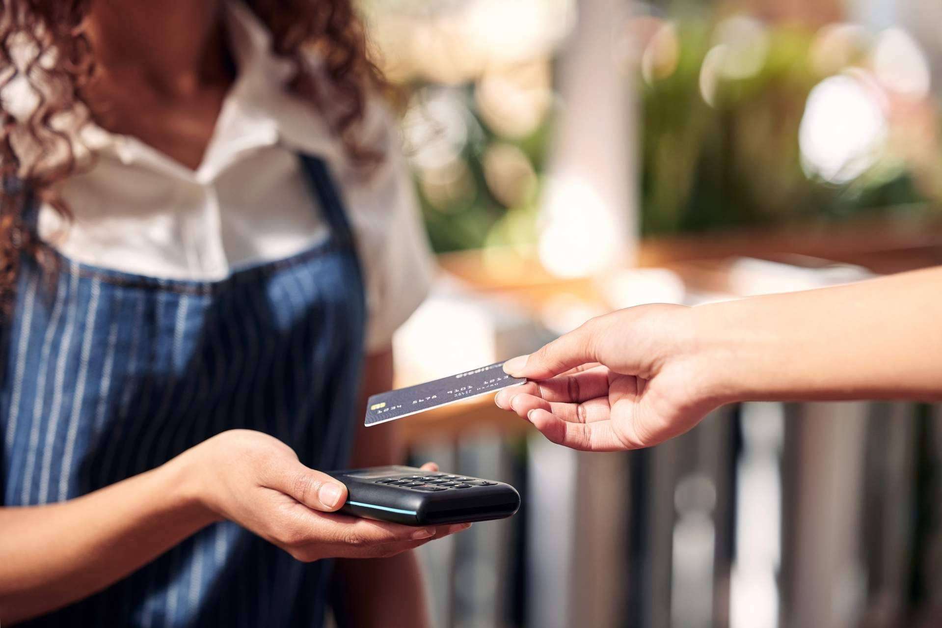 Tarjetas de crédito; cómo los latinos en Estados Unidos pueden transformar sus finanzas personales