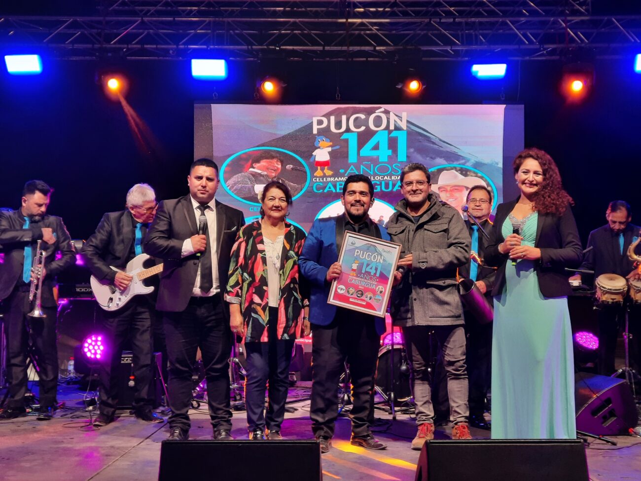 CELEBRÓ LOS 141 DE ANIVERSARIO DE PUCÓN CON ESPECTÁCULO MUSICAL PARA TODA LA FAMILIA  – Website de la Municipalidad de Pucón