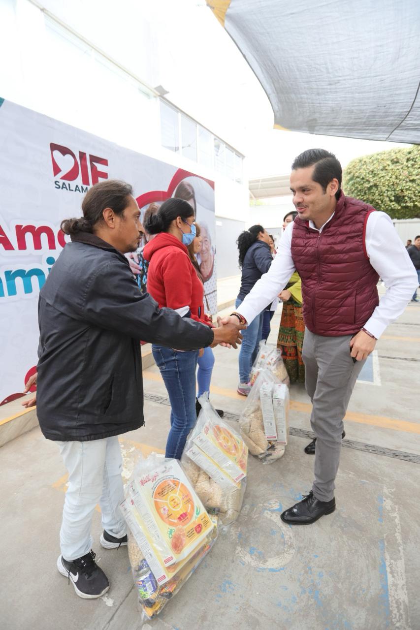 DIF Municipal entrega apoyos a colectivos y grupos vulnerables en Salamanca