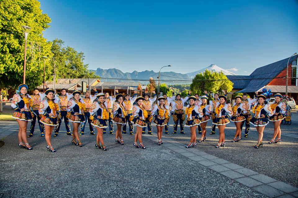TE ESPERAMOS ESTA NOCHE EN EL GRAN CARNAVAL LATINOAMERICANO POR LAS CALLES DE PUCÓN – Website de la Municipalidad de Pucón